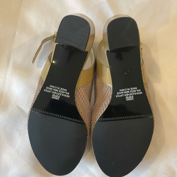 DAVID TATE SAND COLOR MESH PATENT SANDALS. BEAUTIFULLY PADDED INSOLES!! - Picture 4 of 7